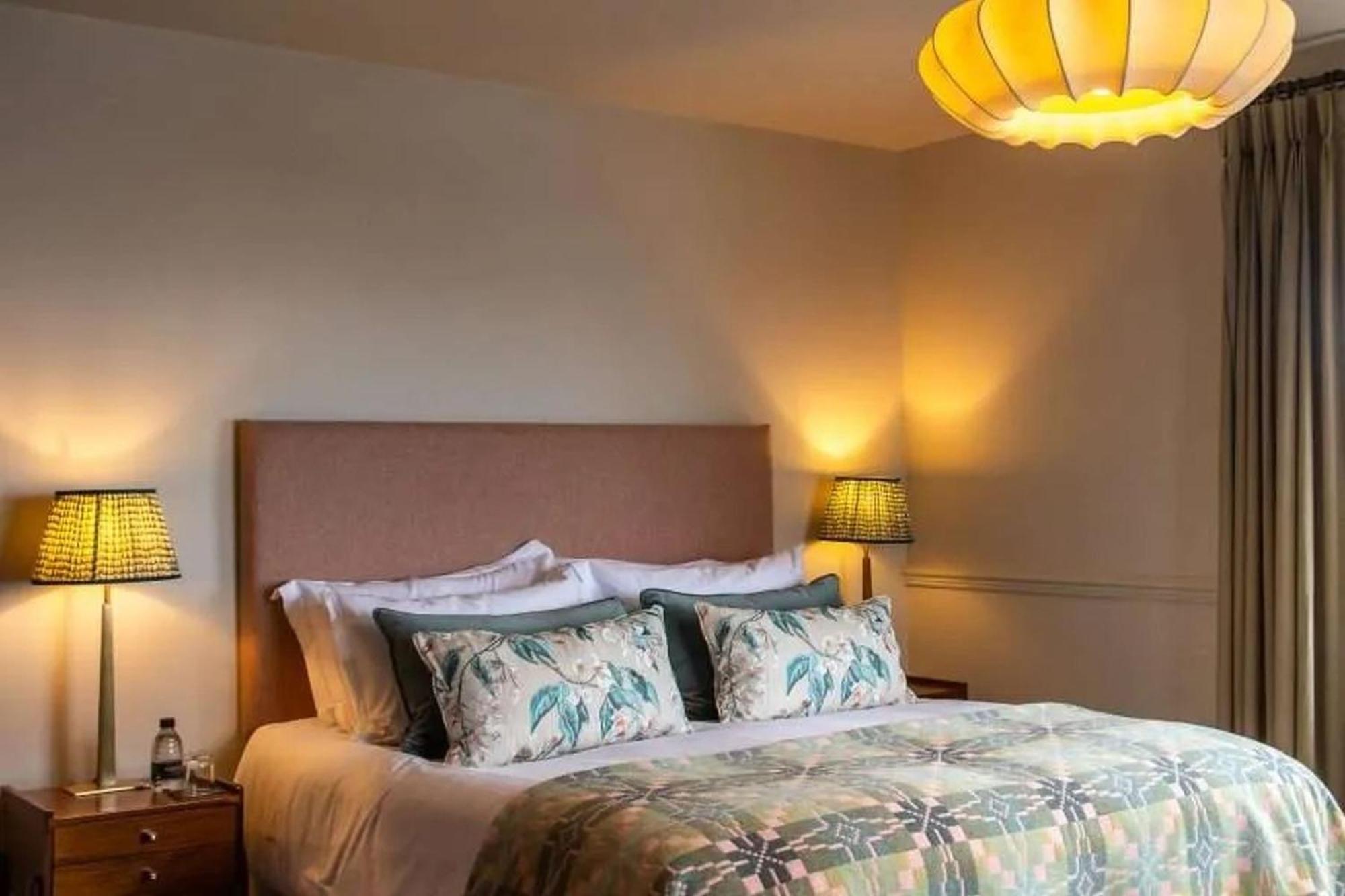 Hotel Victoria โรบินฮูดส์เบย์ ภายนอก รูปภาพ