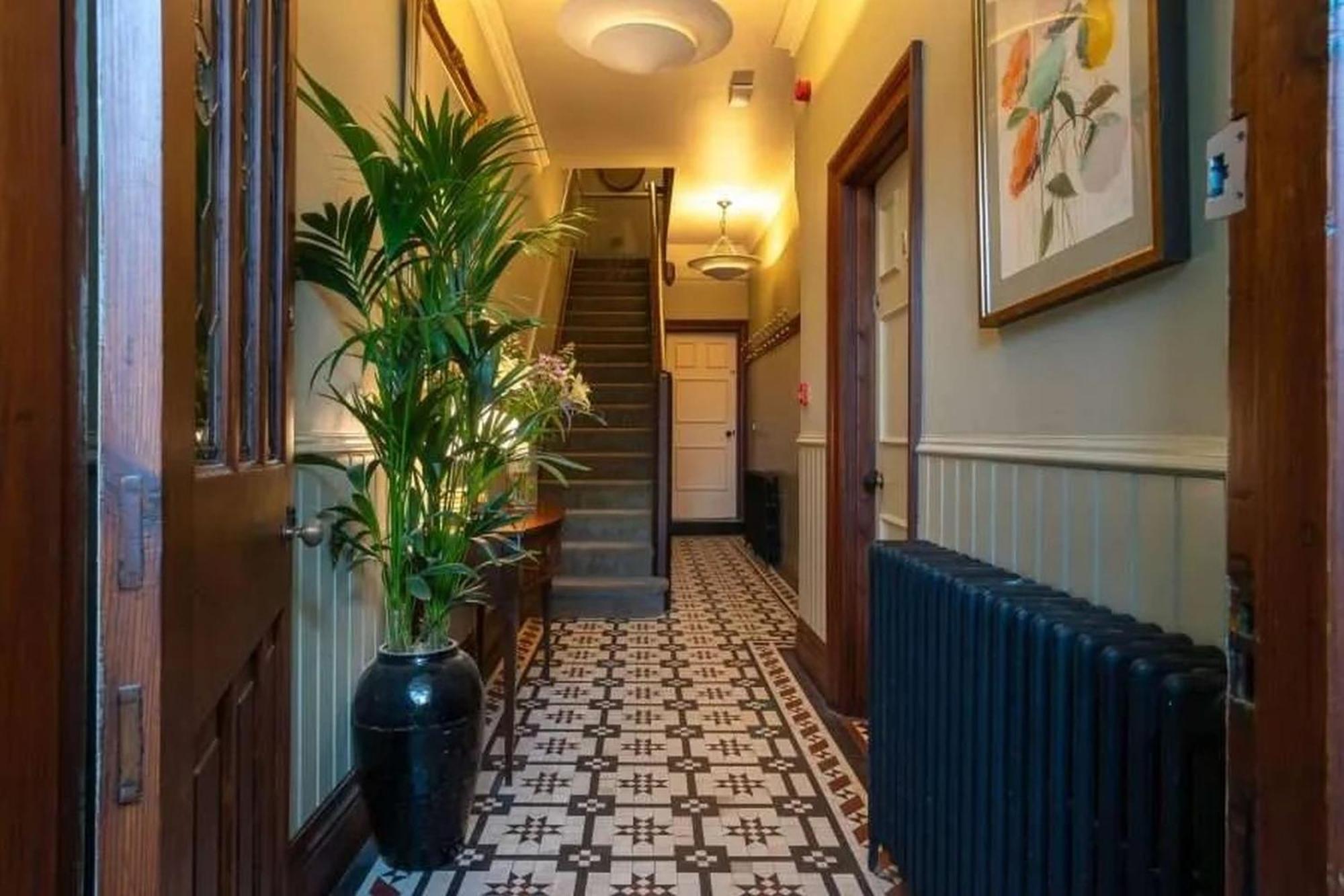 Hotel Victoria โรบินฮูดส์เบย์ ภายนอก รูปภาพ