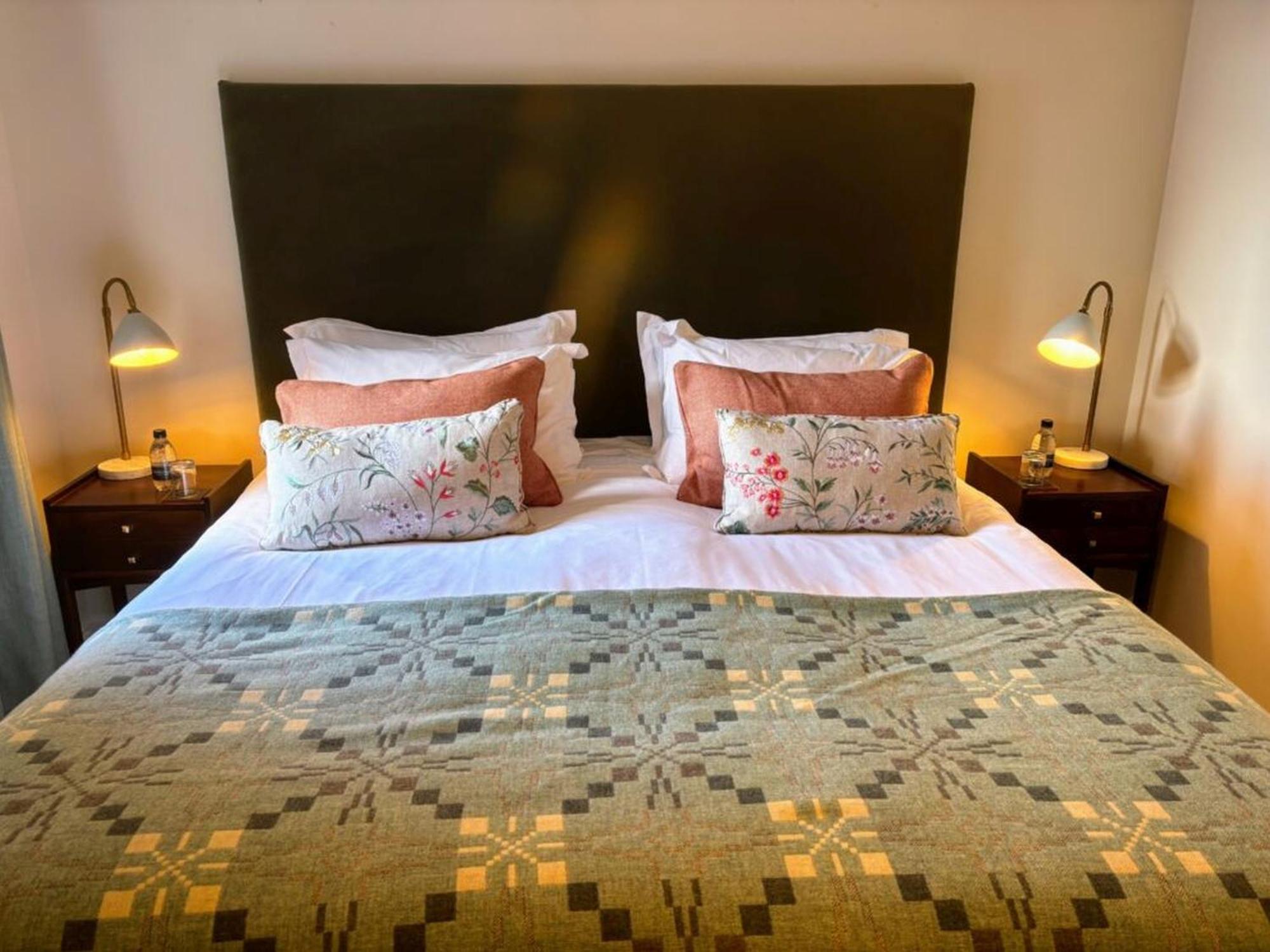 Hotel Victoria โรบินฮูดส์เบย์ ภายนอก รูปภาพ