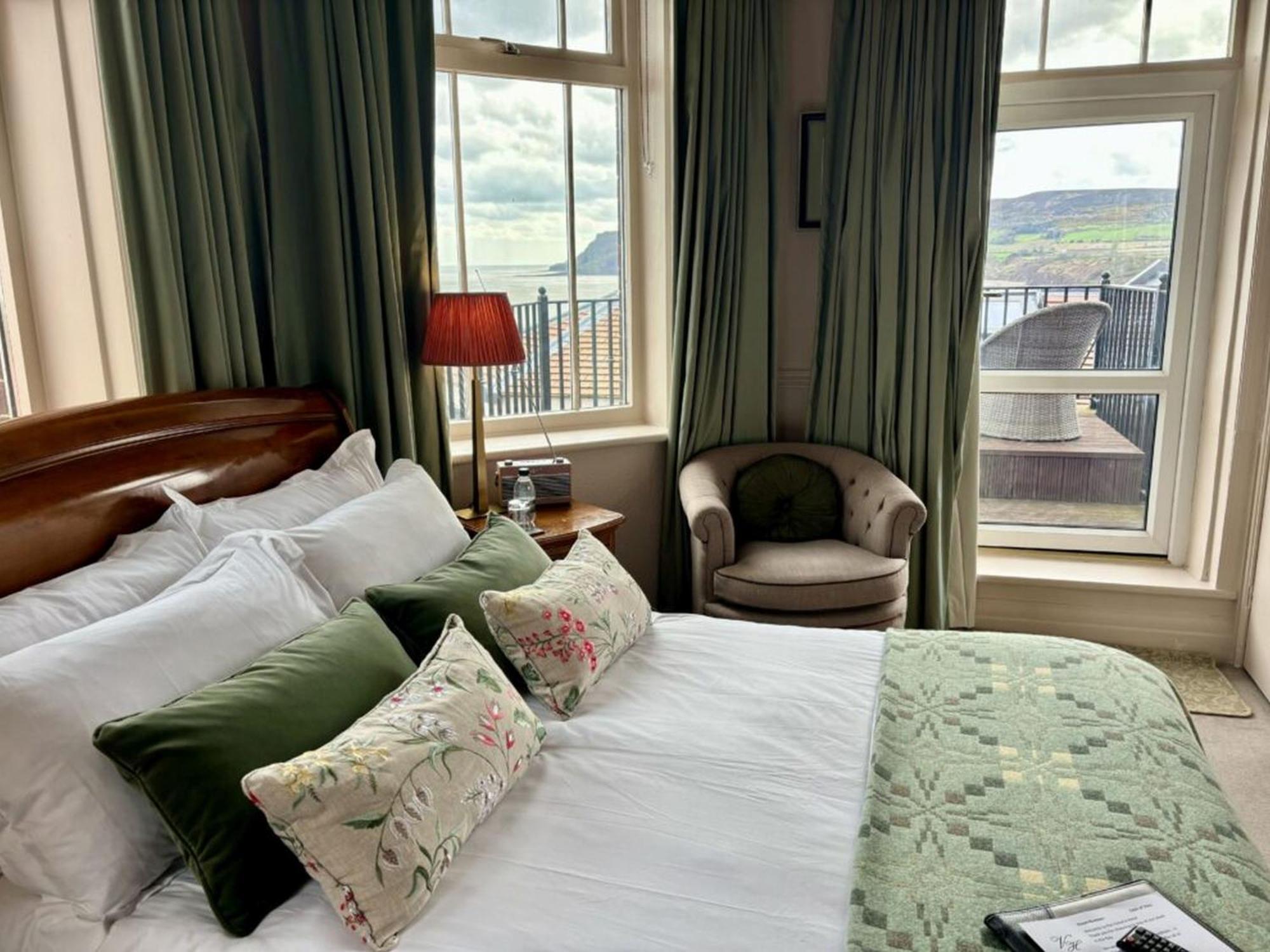 Hotel Victoria โรบินฮูดส์เบย์ ภายนอก รูปภาพ