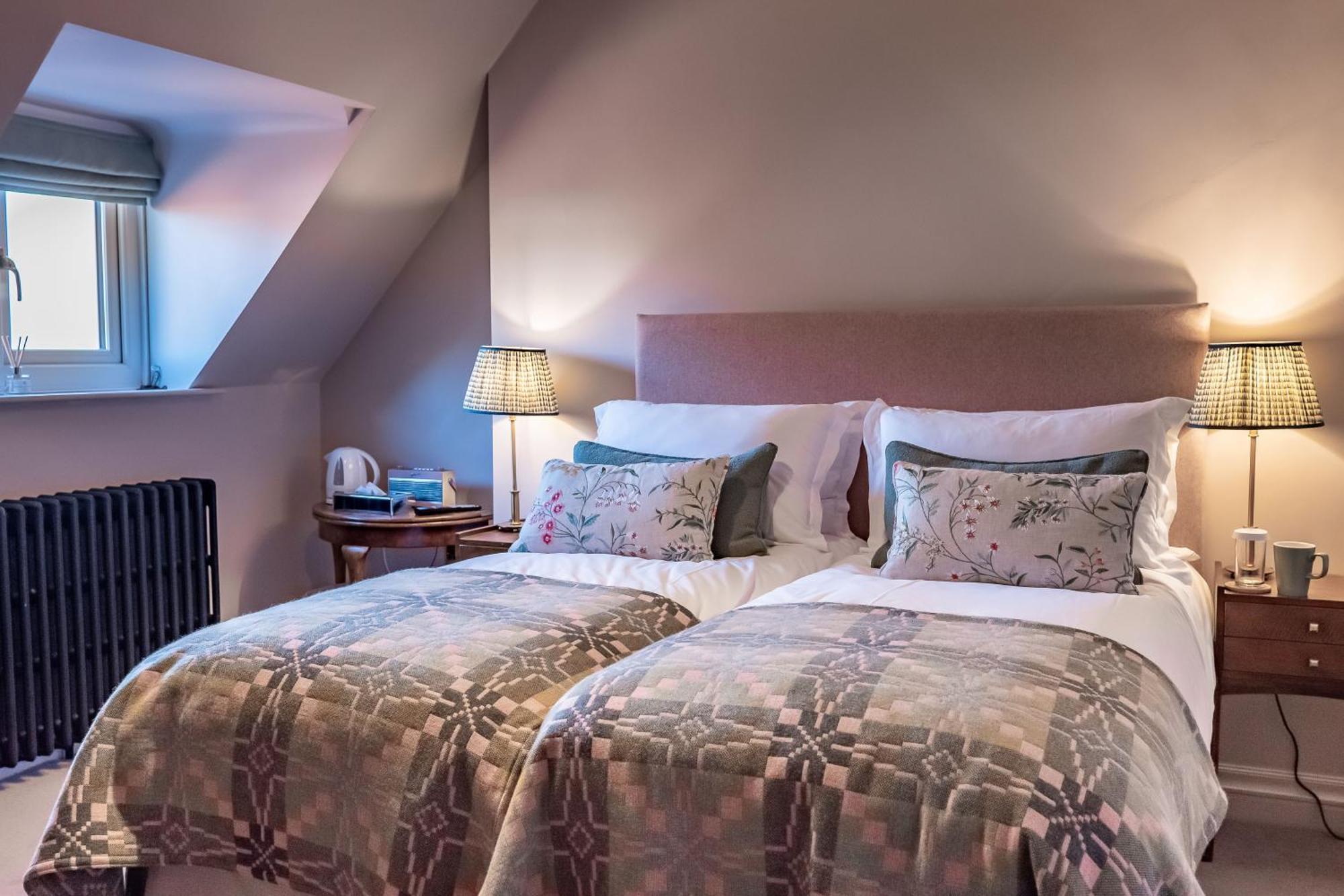 Hotel Victoria โรบินฮูดส์เบย์ ภายนอก รูปภาพ