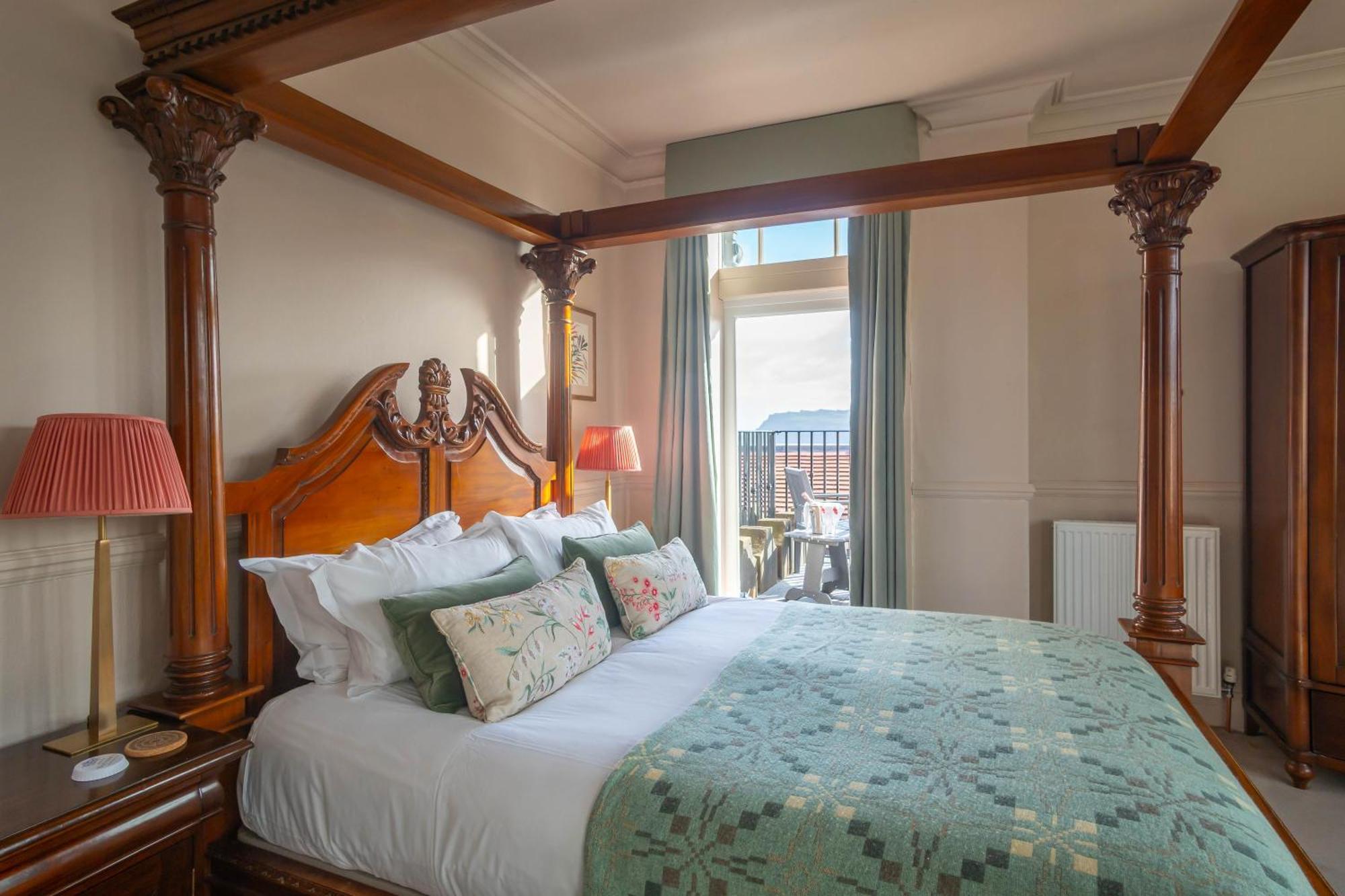 Hotel Victoria โรบินฮูดส์เบย์ ภายนอก รูปภาพ